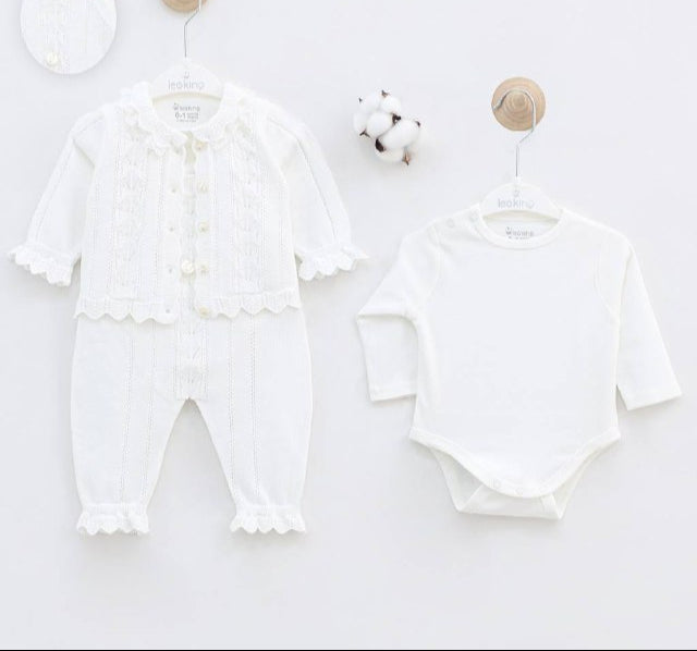 Leo King White 7 Piece Newborn Set