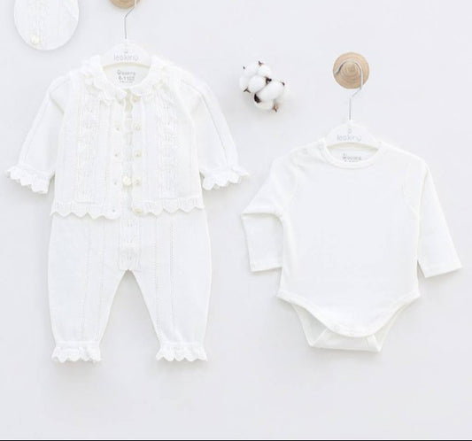 Leo King White 7 Piece Newborn Set
