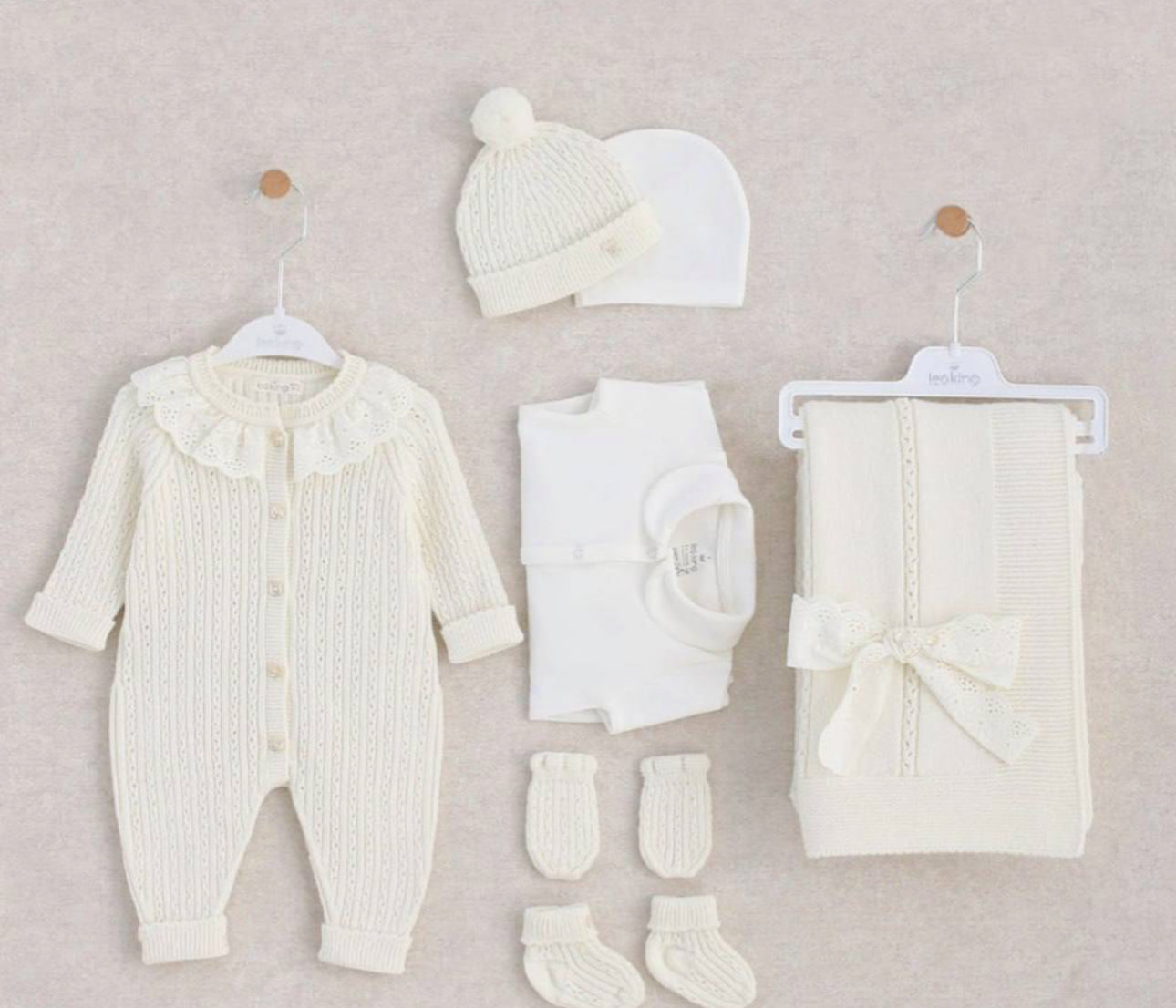 Leo King- 7 piece gift set Ruffle Set, Ivory