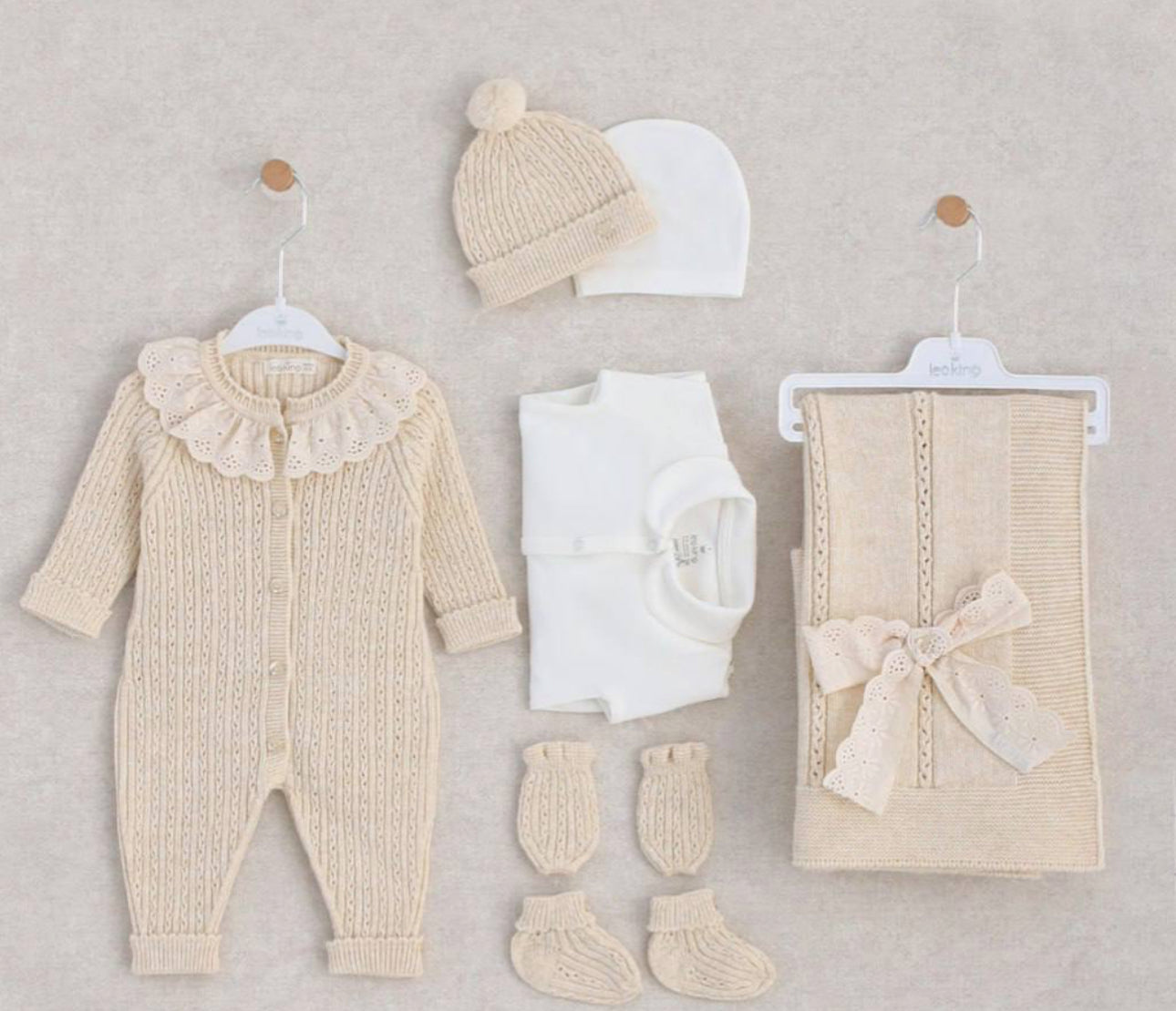 Leo King- 7 piece gift set Ruffle Set, Beige