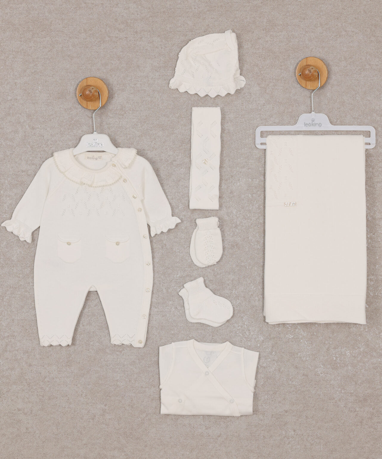 Leo King White 5 Piece Newborn Set